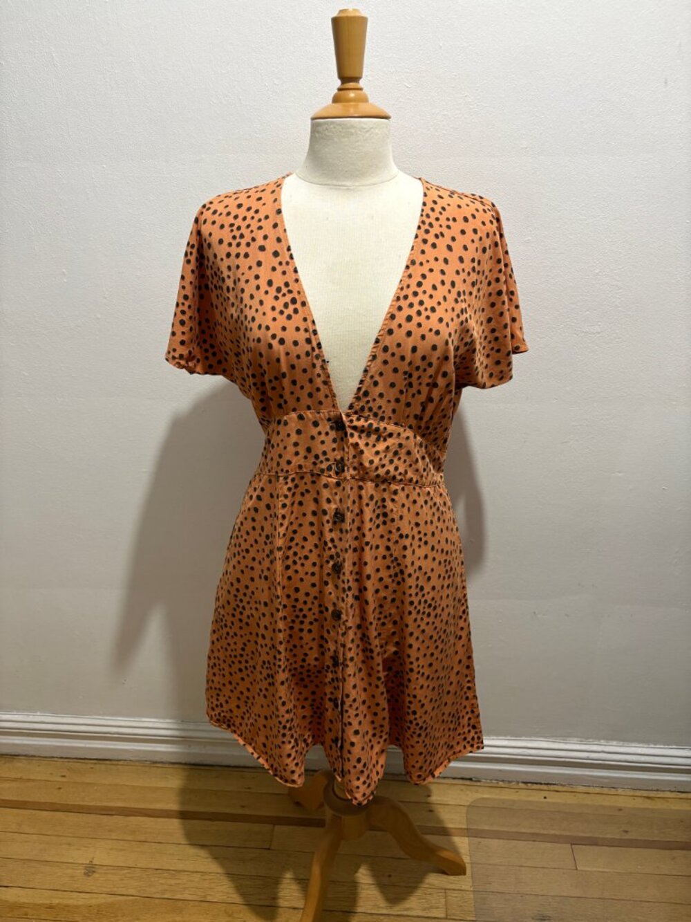 Marine Layer Camila cap sleeve minidress in orange with black dot print - Picture 2 of 10